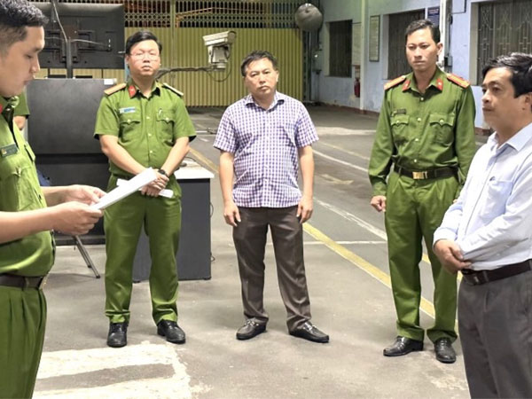 Khám xét khẩn cấp 2 trung tâm đăng kiểm ở Đà Nẵng trong đêm