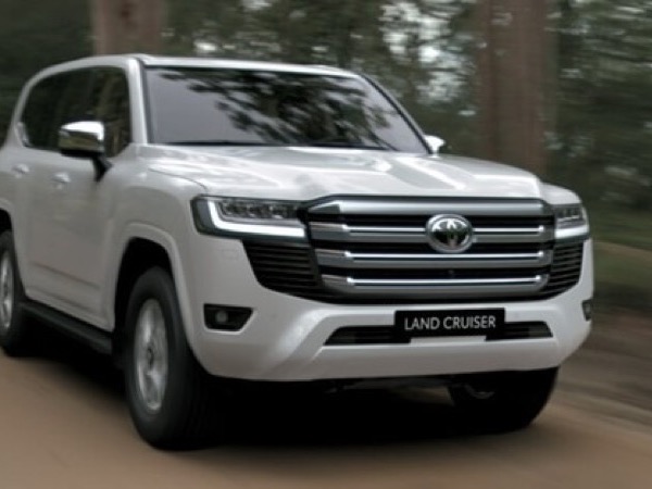 Toyota Land Cruiser tiếp tục tăng giá niêm yết