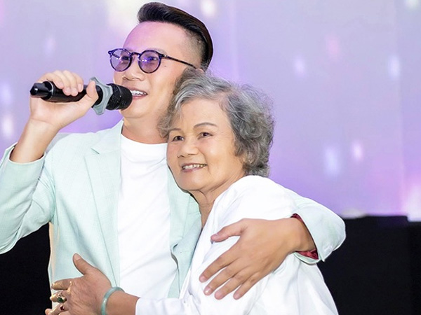 'Món ăn nhà nghèo' được mẹ ca sĩ Hoàng Bách ăn mỗi ngày, bác sĩ khen tốt nhưng cảnh báo một điều