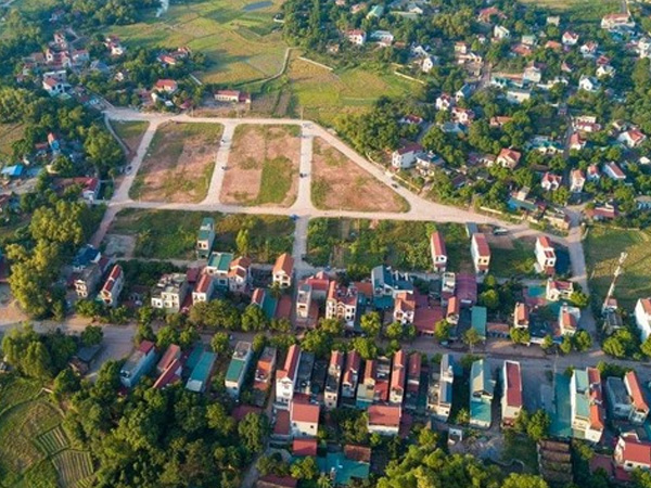 Nhà đất rao bán khắp nơi, vợ chồng lục đục vì 'ôm đất'