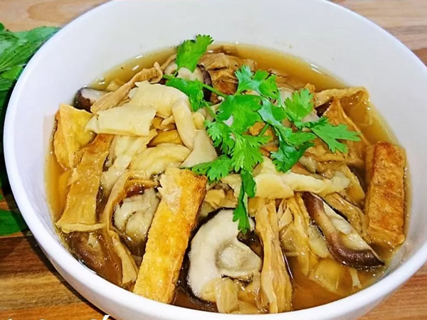 Người đàn ông suýt chết vì tắc ruột do món canh truyền thống trong ngày Tết của người Việt