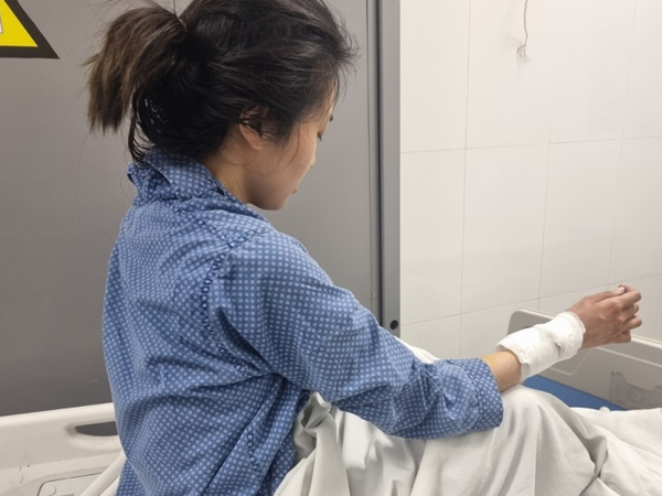 Bụng to bất thường, cô gái trẻ bị mẹ la mắng chưa chồng mà chửa và sự thật đau lòng phía sau