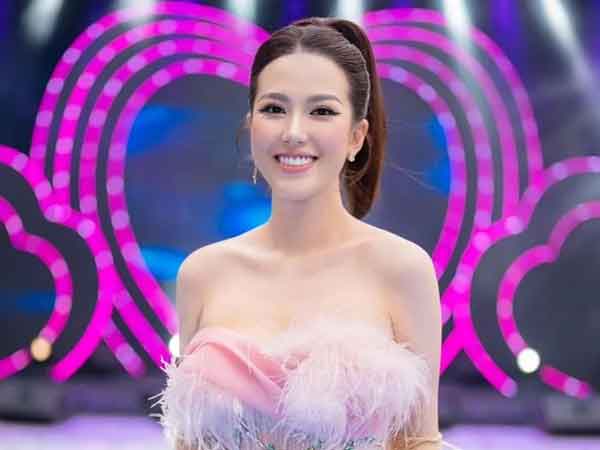 Nữ MC tố cầu thủ Việt 'gạ tình': 'Nếu người trong cuộc muốn đối chất, tôi sẵn sàng'