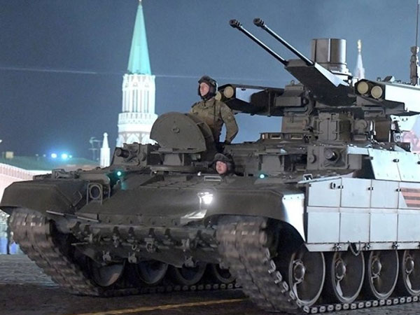 Video đặc nhiệm Ukraine bắn cháy xe thiết giáp 'Kẻ hủy diệt' của Nga