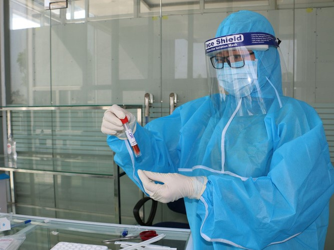 Ngày 12/2: Số ca nhiễm Covid-19 tăng vọt, cao nhất trong 2 tuần qua