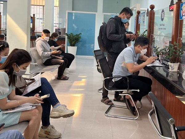 Nhiều người ở Bình Phước bức xúc khi hồ sơ nhà đất thường xuyên trễ hạn