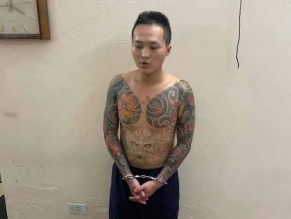 Cho rằng bị nhìn đểu, cháu trai đâm chết bác ruột