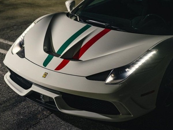 Xưởng hạ đời Ferrari 458 Speciale xuống số sàn cho các đại gia