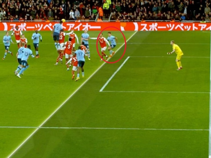 Trưởng ban trọng tài Premier League họp khẩn vì VAR
