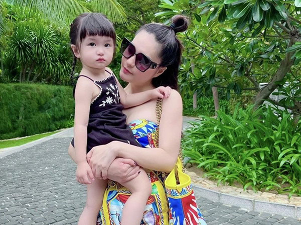 Đoàn Di Băng được chồng tặng 'núi' đồ hiệu gần 2,5 tỷ đồng