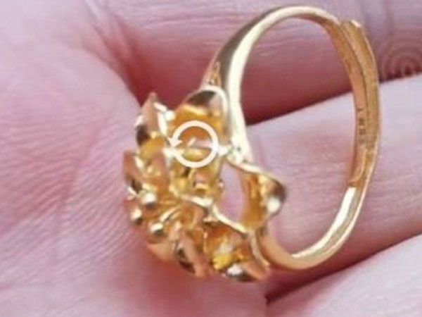 Phát hiện bé trai mầm non tặng nhẫn vàng cho bạn cùng lớp, cô giáo ngã ngửa khi biết sự thật vội gọi phụ huynh