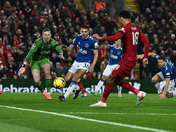 Salah và Gakpo nổ súng, Liverpool thắng trận đầu trong năm 2023