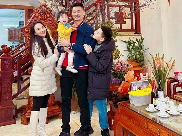 Mới tặng quà Valentine 'đặc biệt' cho chồng, Bảo Thanh đã 'nhắc khéo' về kỷ niệm ngày cưới