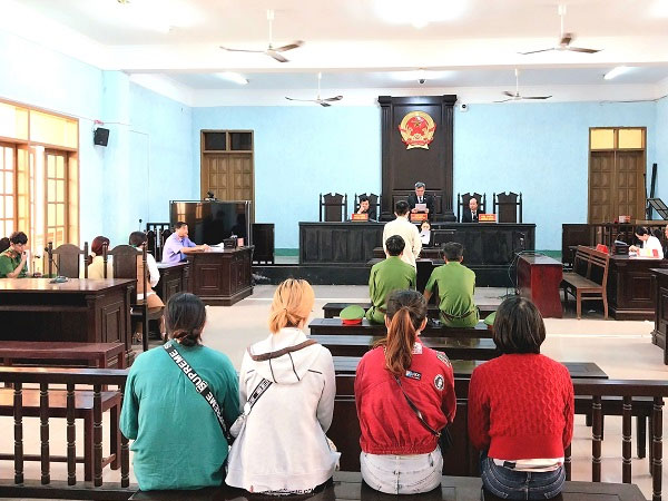 Gã cha loạn luân hiếp dâm con gái ruột đang ngủ