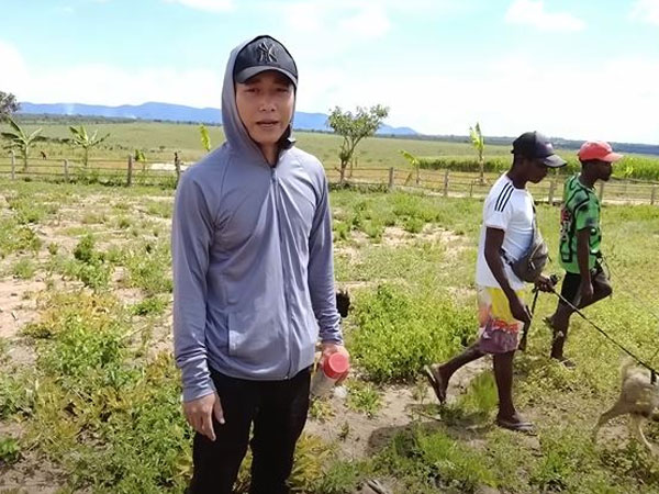 Quang Linh Vlogs bất ngờ quyết định 'thanh lý' tài sản ở châu Phi, chuyển nghề vì lý do này