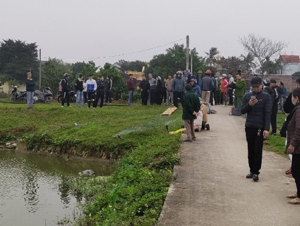 Thi thể cụ ông 90 tuổi nổi trên ao cá