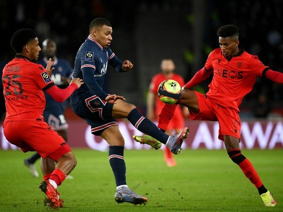 Đội bóng Ligue 1 gặp rắc rối liên quan đến phim nóng