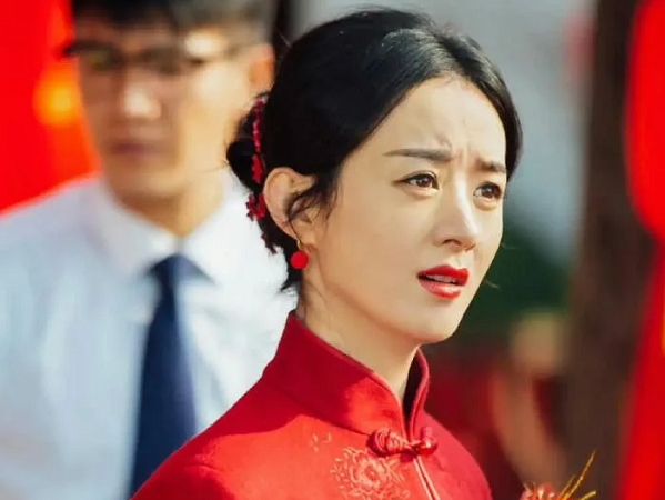 Từng bao biện phim rating thấp vì chiếu đài nhỏ, Triệu Lệ Dĩnh - Lưu Diệc Phi bị chị gái Bạch Lộc vả mặt