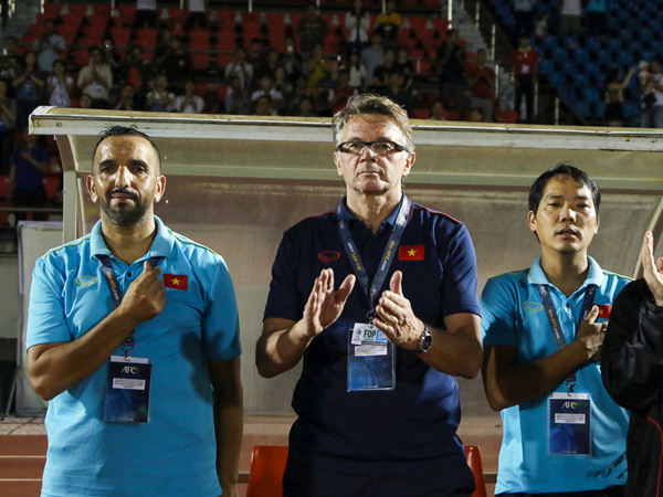 HLV Philippe Troussier chốt ngày tới Việt Nam ký hợp đồng