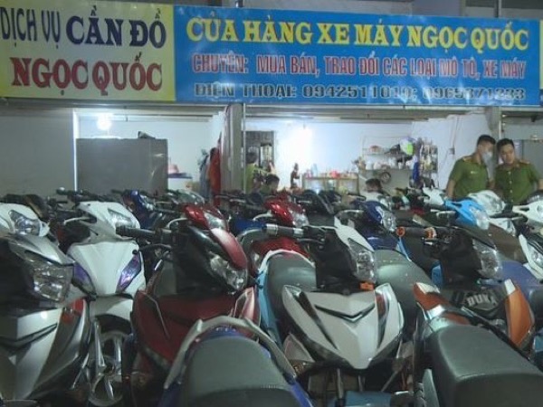 Dựng bảng hiệu 'Cần đồ', lợi dụng người không biết chữ để cầm đồ trái phép