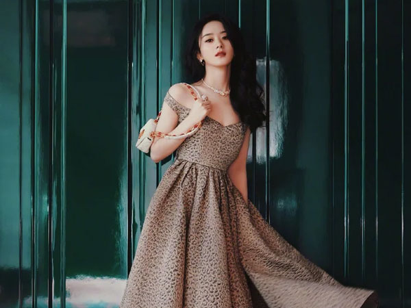 Địa vị của Triệu Lệ Dĩnh trong Cbiz thay đổi thế nào sau 7 năm, chỉ cần nhìn những bức ảnh này là rõ