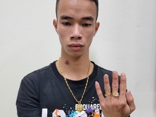 Thanh niên 'trà trộn' vào đám cưới trộm phong bì tiền mừng để mua vàng
