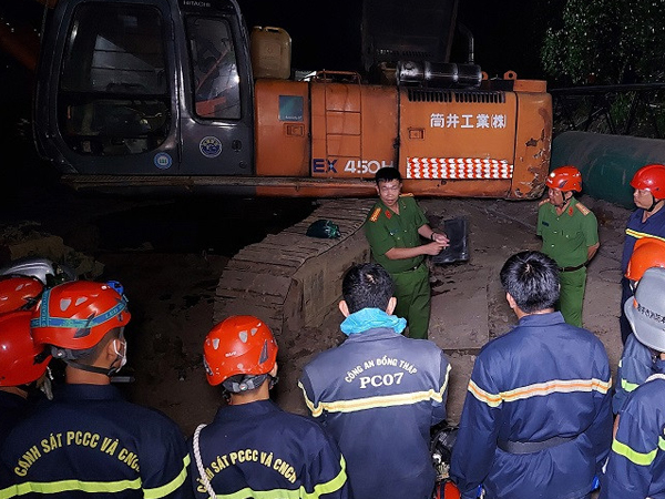 Công an lên tiếng vụ bé trai 10 tuổi rơi xuống ống trụ bê tông
