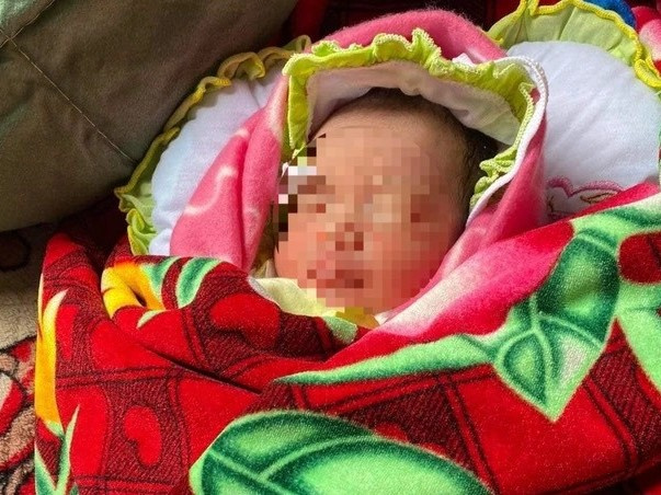 Vụ bé gái bị bỏ rơi ở miệng cống: Là con của Chỉ huy trưởng quân sự xã