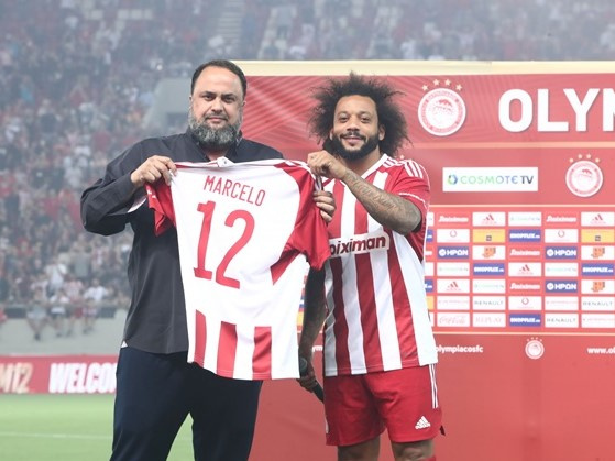 Cầu thủ 5 lần vô địch Champions League bị cắt hợp đồng