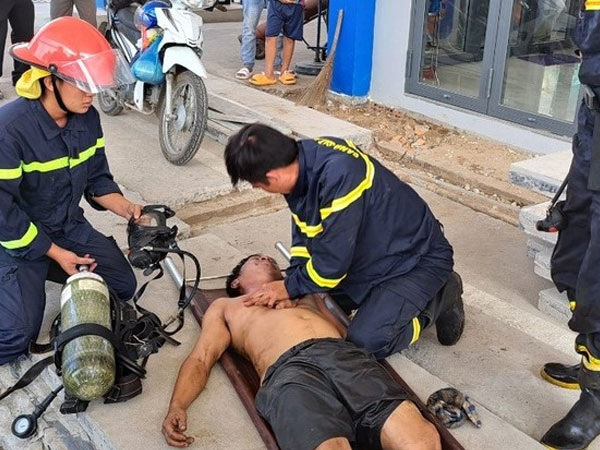 Công an thông tin hai người ngạt khí khi vệ sinh bồn chứa xăng dầu