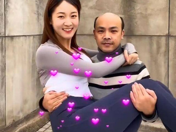 Cô gái gen Z yêu người đàn ông U40 vừa lùn vừa hói, bị chỉ trích trông như chú cháu