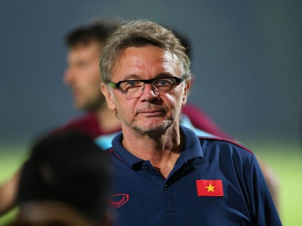 HLV Philippe Troussier chưa ra mắt, tuyển Việt Nam đã nguy cơ tụt bậc trên bảng xếp hạng FIFA
