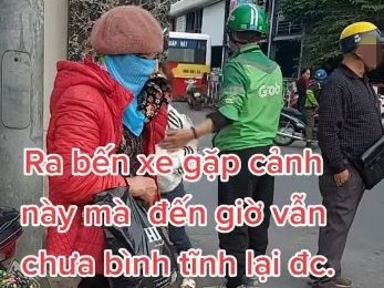 Thanh niên mặc áo xe ôm công nghệ liên tục đưa tay đụng chạm vòng 1 nữ sinh ở bến xe gây phẫn nộ