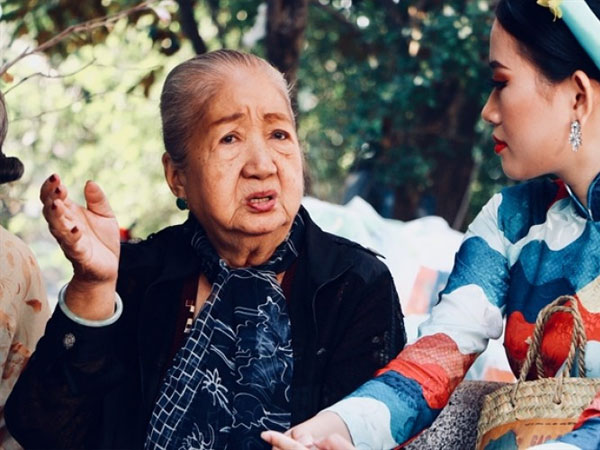 Nghệ sĩ Thiên Kim: Tuổi thơ bị mẹ kế đánh vẫn phải cười, 19 tuổi để tang chồng