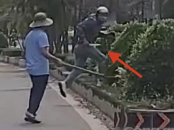 Gay cấn cảnh vây bắt tên trộm xe dùng dao đâm 2 người bị thương