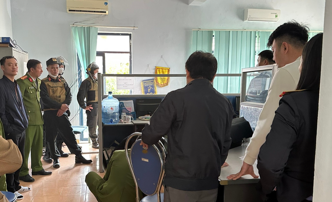 Giám đốc đăng kiểm đường thủy cùng 3 thuộc cấp bị bắt