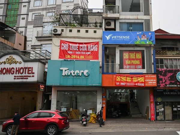 Hàng loạt mặt bằng trung tâm Hà Nội rao vặt tìm khách thuê