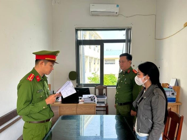 Tiêu hơn 300 triệu nhận từ tài khoản lạ, người phụ nữ bị khởi tố