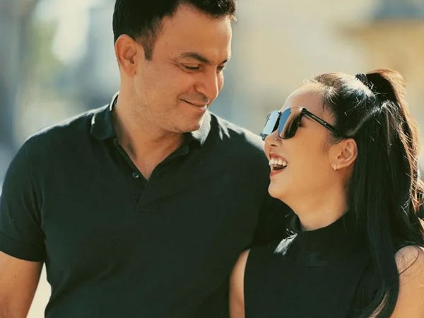 Võ Hạ Trâm 'tình bể bình' cạnh ông xã, lộ chi tiết chuẩn nàng dâu Ấn khiến netizen trầm trồ