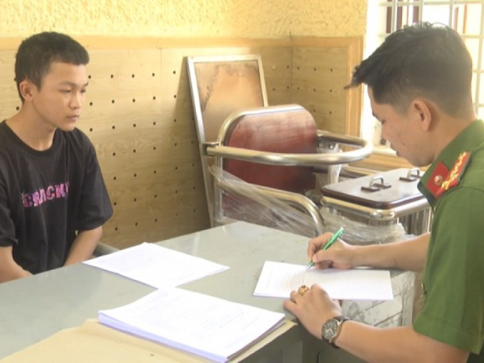 Bắt tạm giam thanh niên dàn cảnh cùng bạn gái 13 tuổi cướp tài sản