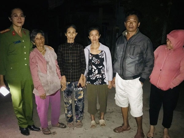 Cụ bà 78 tuổi đi lạc hơn 700 km được công an đưa về nhà