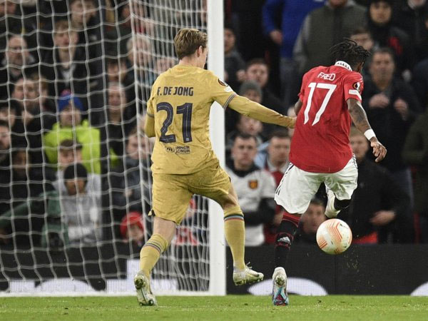 Ngược dòng mãn nhãn, MU loại Barca khỏi Europa League