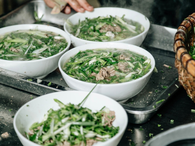 Phở Thìn Lò Đúc và loạt quán phở Hà Nội 'đắt cắt cổ', thực khách tranh cãi tối ngày