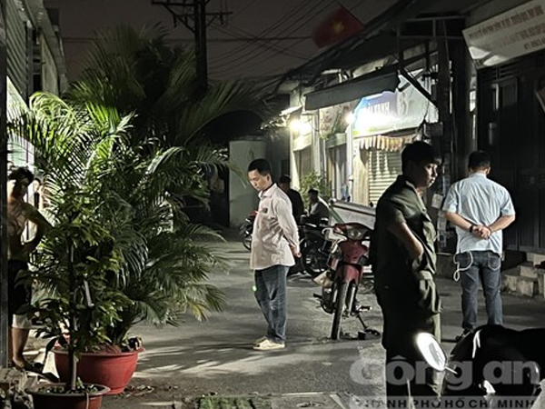Người phụ nữ bán thịt heo bị kẻ lạ mặt chặn đường tạt dung dịch nghi axit, tử vong