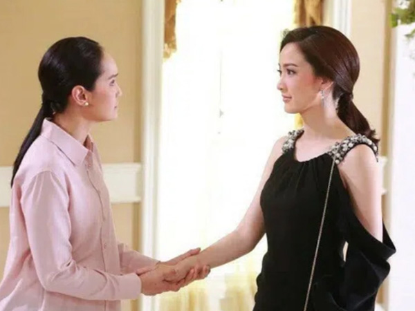 3 năm mới đến nhà chị chồng, tôi ngỡ ngàng khi thấy mâm cơm chị đang ăn