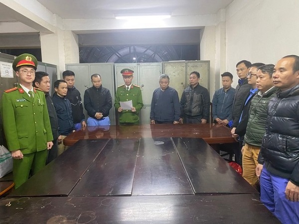 Tạm giữ 18 lãnh đạo, nhân viên 2 trung tâm đăng kiểm tại Hà Nội