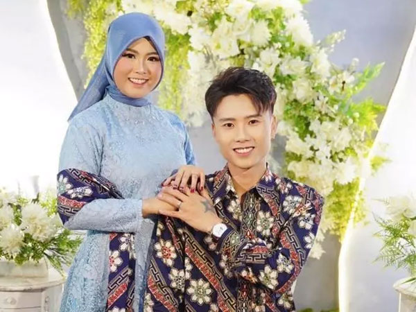 Hot TikTok Đạt Villa đính hôn ở Indonesia, cô dâu quá xịn