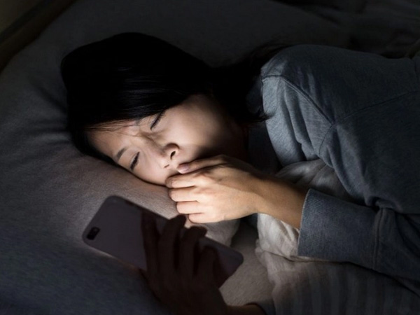 Khung giờ độc nhất trong ngày không nên dùng điện thoại vì tàn phá cơ thể khủng khiếp: Hỏng võng mạc, trầm cảm và gây ung thư