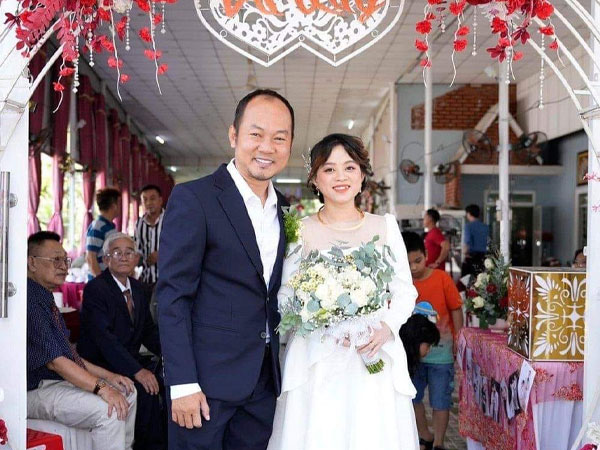 Diễn viên Long Đẹp Trai xác nhận ly hôn Phi Nga, vừa cưới người mới