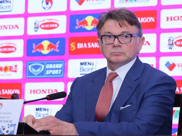 Truyền thông Pháp phản ứng bất ngờ khi HLV Troussier đặt mục tiêu dự World Cup